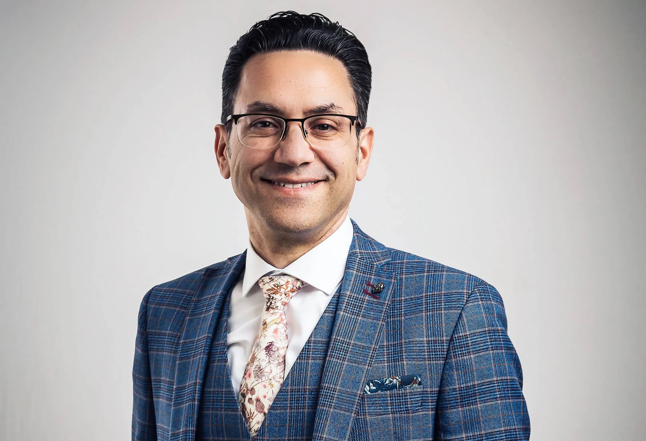 The CREO Clinic is a specialised plastic surgery clinic, offering expert cosmetic procedures for exceptional results. Our core principles, expertise and transparency, are reflected in every aspect of our clinical direction. Starting with our surgeons, who have mastered their respective fields and operate with the utmost attention to our clients’ desires. Picture Of Omar Tillo, Board Certified Surgeon.